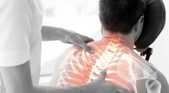 examination by a doctor for back pain under the left shoulder